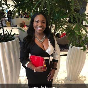 Meet your Posher, Monique